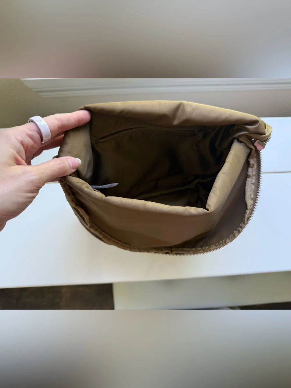 Lululemon All Night Festival Bag 5L RARE khaki color - Picture 3 of 5